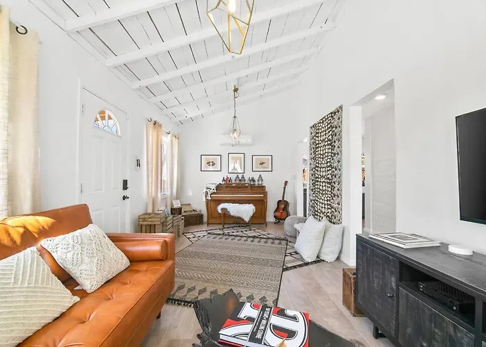 The Desert Nomad Retreat In Joshua Tree Village