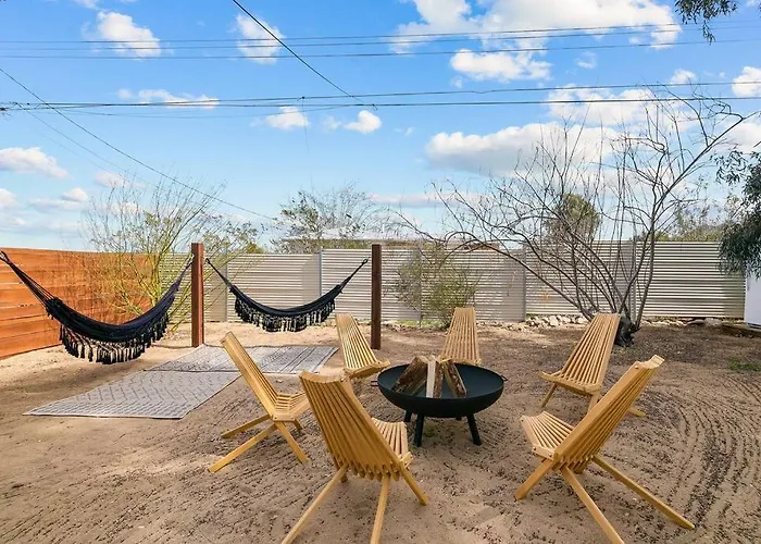 The Desert Nomad Retreat In Joshua Tree Village