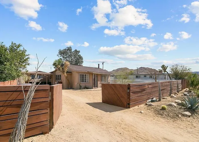 The Desert Nomad Retreat In Joshua Tree Village