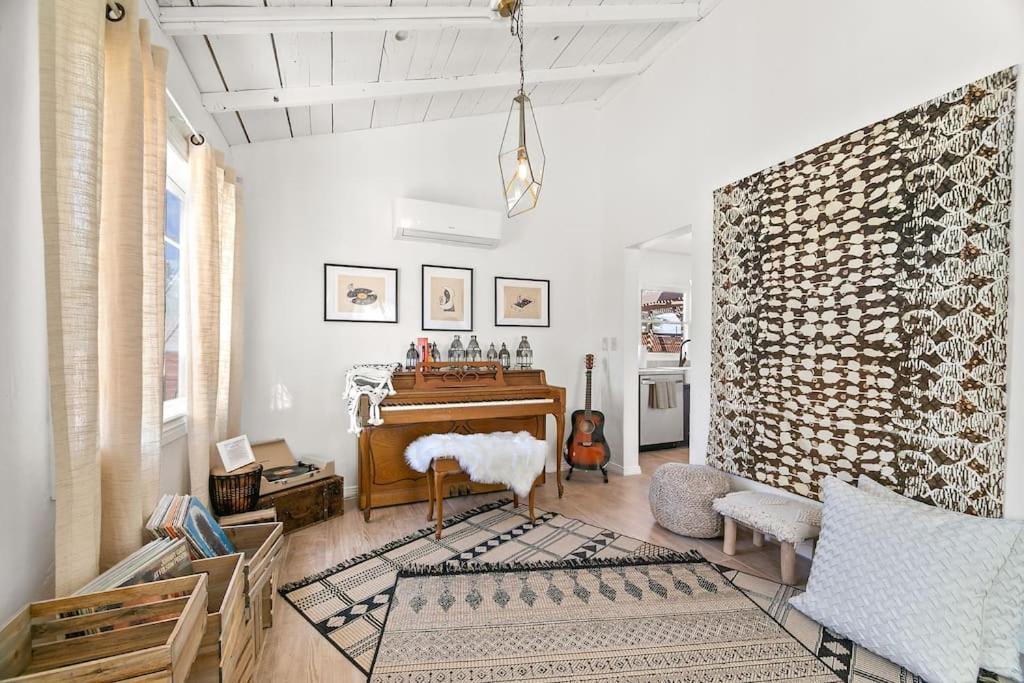 The Desert Nomad Retreat In Village Holiday home Joshua Tree
